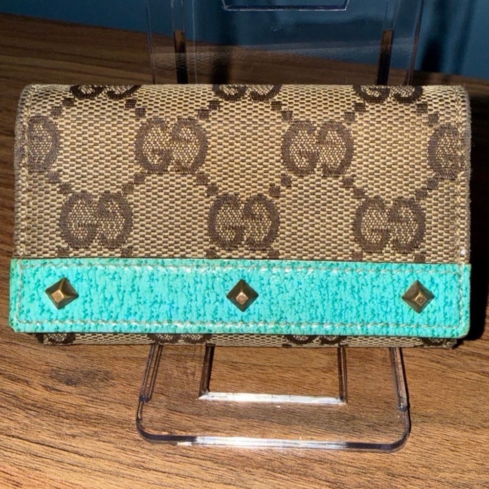 Gucci Canvas Key Case with Turquoise Trim and Gold Studs (COA included)